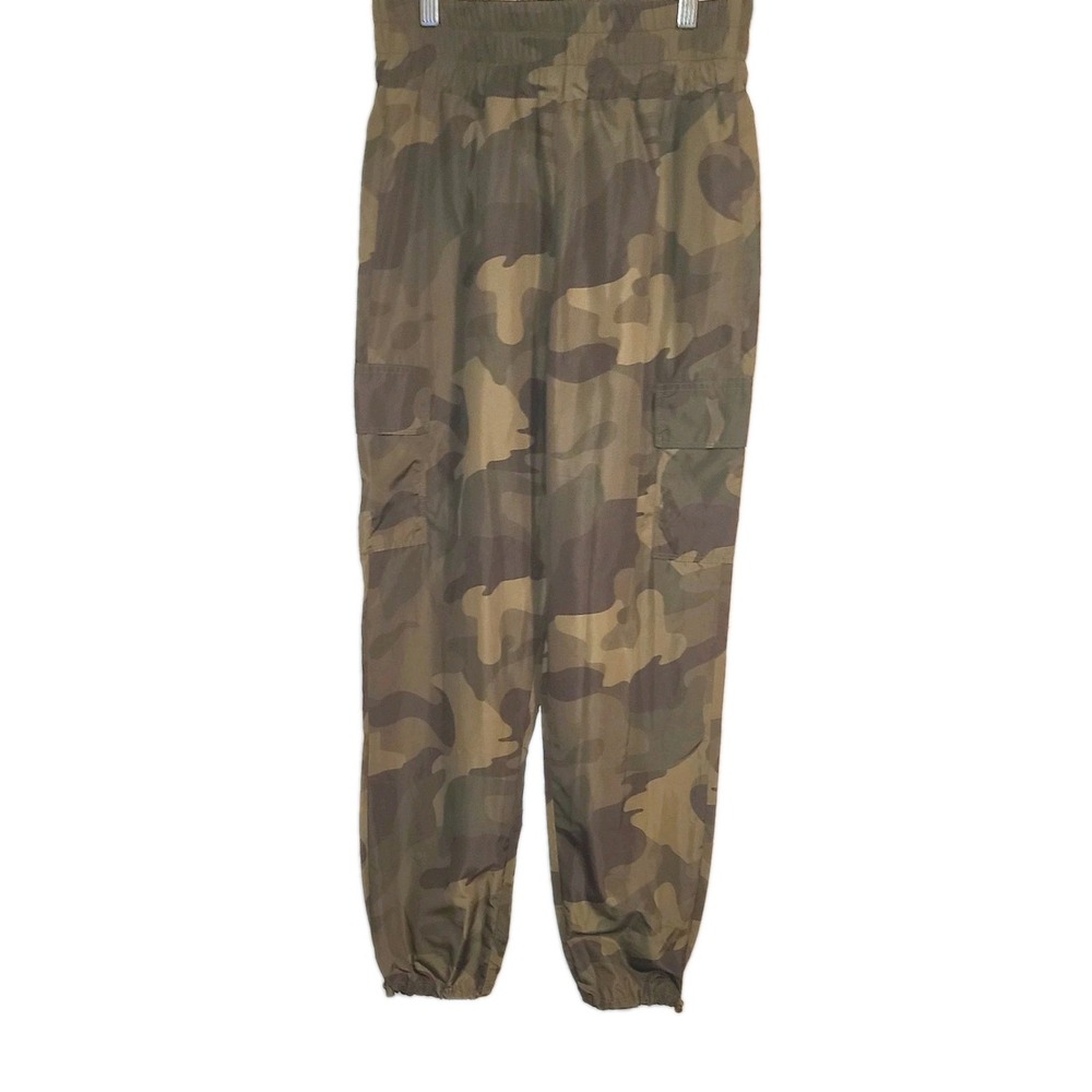 Almost Famous Ladies Camo Jogger Cargo Style Swishy Pants High Rise Wide Elastic